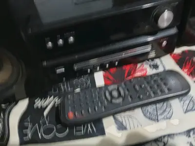 Sistema de sonido con parlantes y control remoto - miniatura 2
