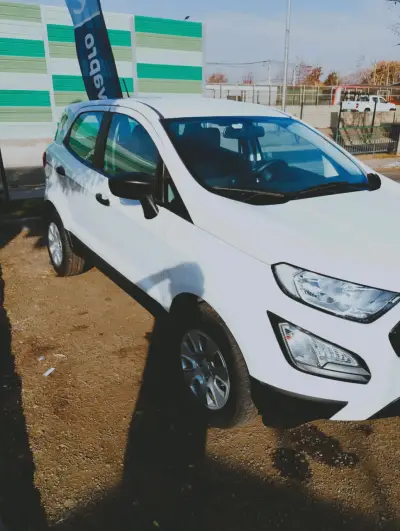 Camioneta SUV blanca en buen estado - miniatura 5
