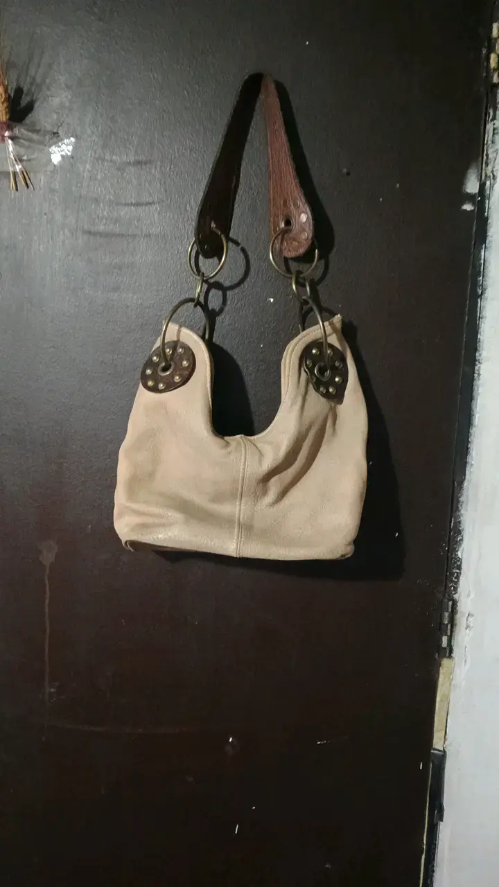 Bolso de cuero beige con asa marrón - 1