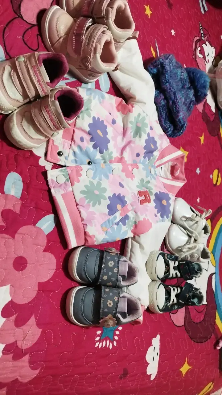 Conjunto de ropa y zapatos para niña - 1