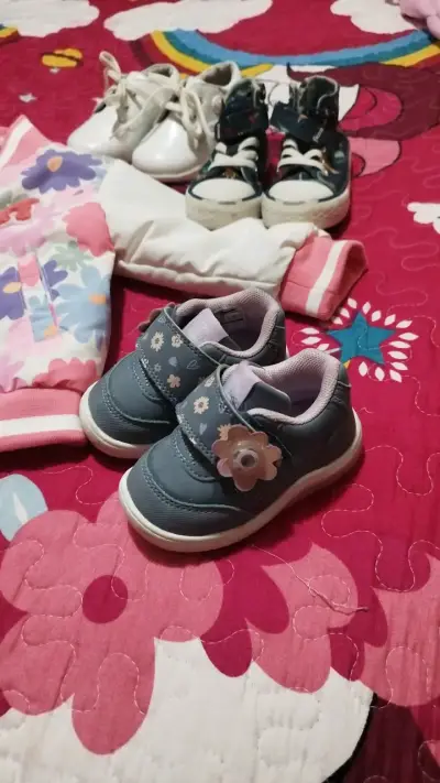 Conjunto de ropa y zapatos para niña - miniatura 3