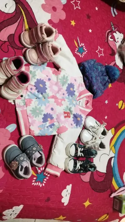 Conjunto de ropa y zapatos para niña - miniatura 4