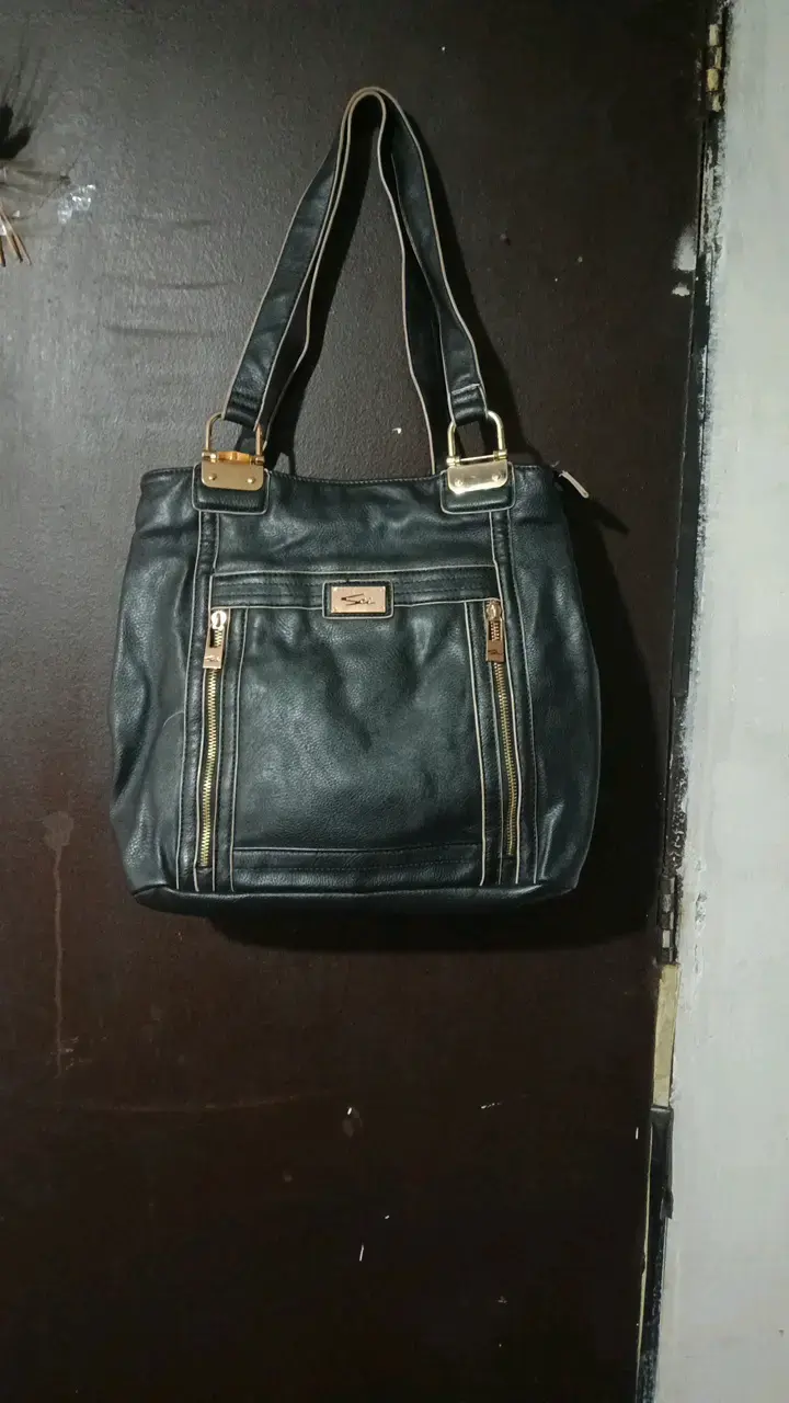 Bolso de cuero sintético negro con cremalleras - 1