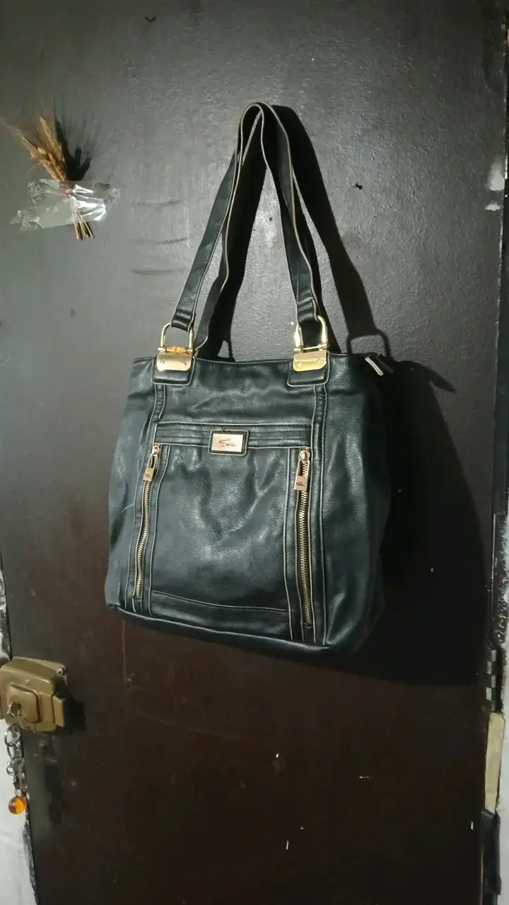 Bolso de cuero sintético negro con cremalleras - 2