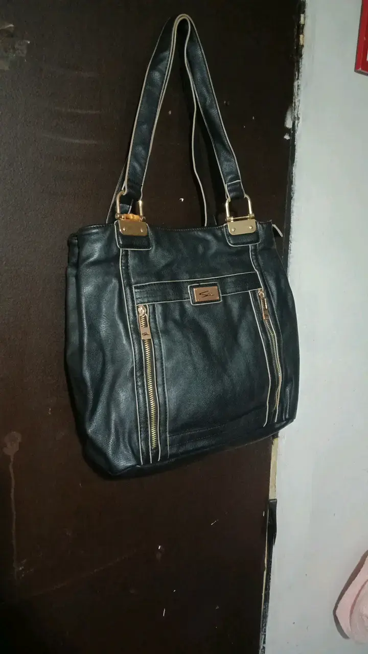 Bolso de cuero sintético negro con cremalleras - 3