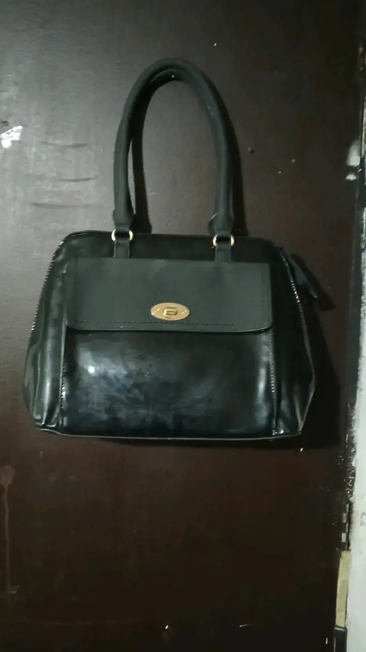 Cartera negra elegante con asa doble - 1
