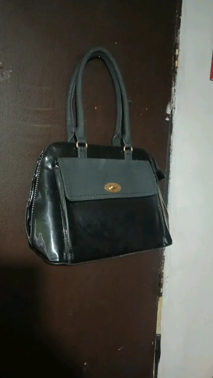 Cartera negra elegante con asa doble - 2