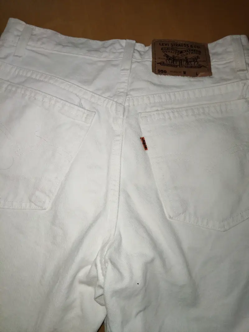 Shorts de mezclilla blancos Levi's 950 - 3