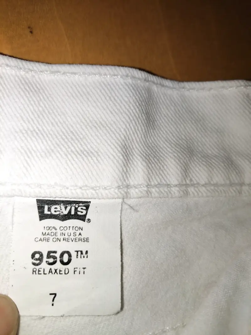 Shorts de mezclilla blancos Levi's 950 - 4
