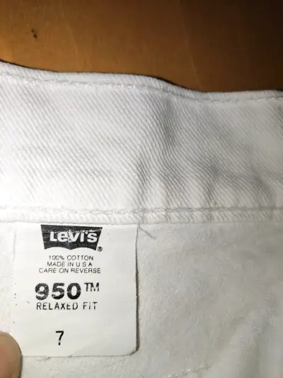 Shorts de mezclilla blancos Levi's 950 - miniatura 4