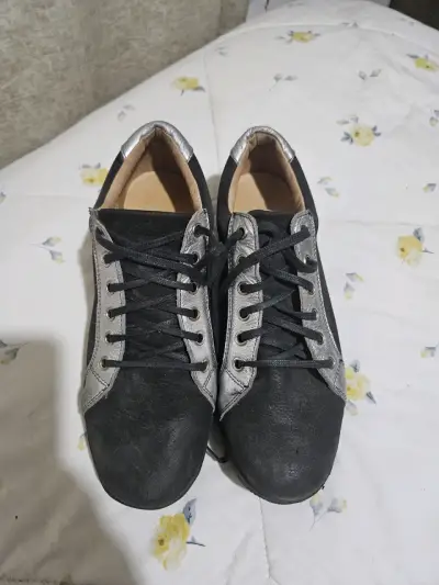 Zapatillas negras con detalles plateados Giani Dafirenze - miniatura 2