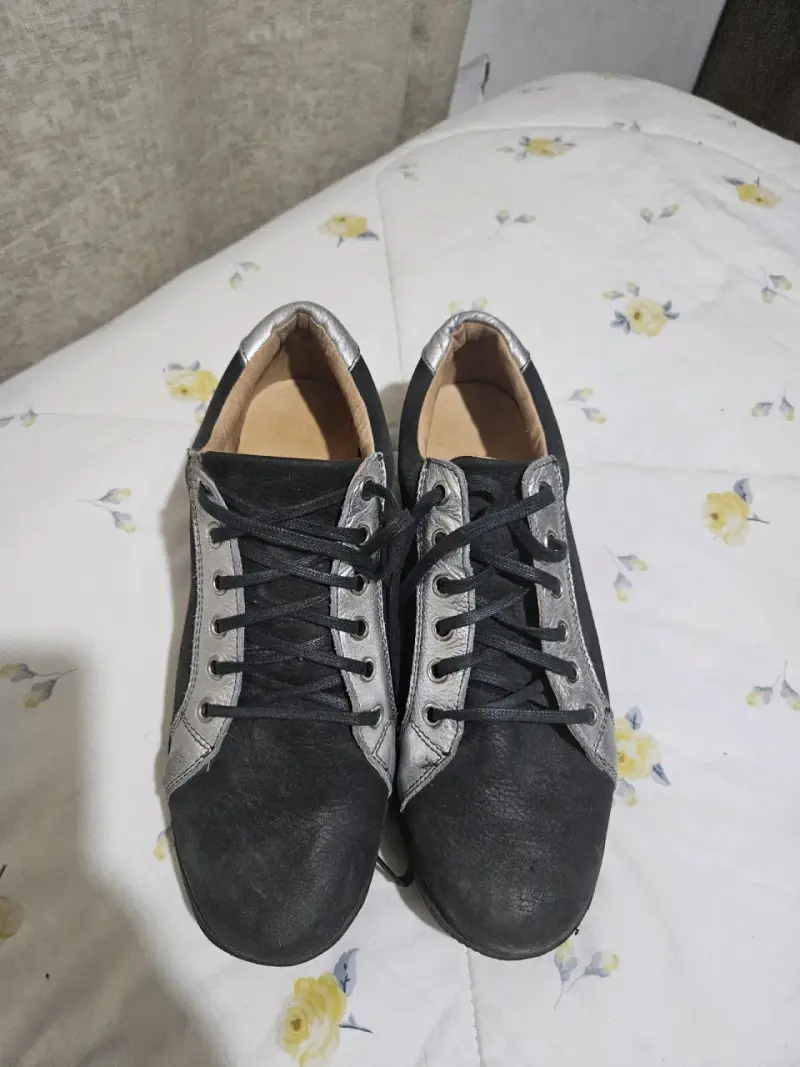 Zapatillas negras con detalles plateados Giani Dafirenze - 3