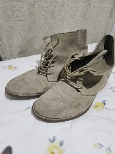 Botines de gamuza beige para mujer - miniatura 1