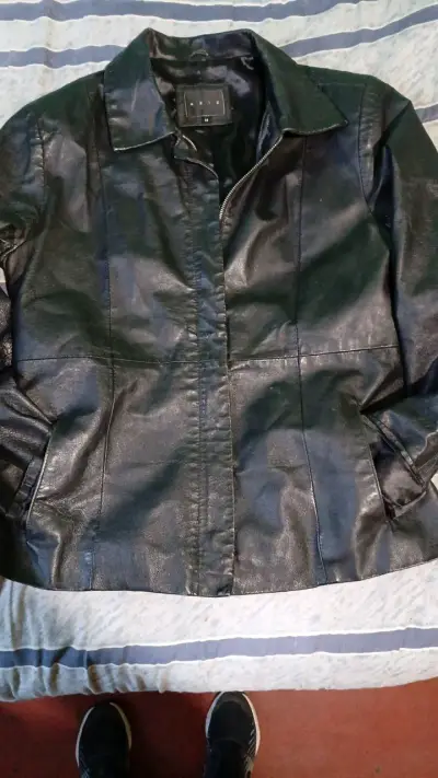 Chaqueta de cuero negra para mujer - miniatura 1