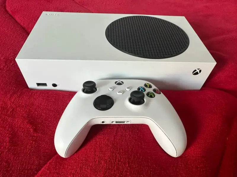 Consola Xbox Series S con Control Blanco - 3