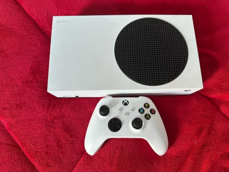 Consola Xbox Series S con Control Blanco - 4