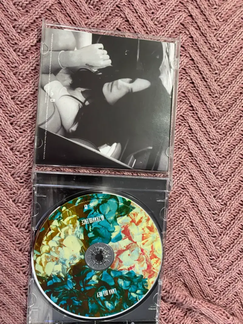 CD Ultraviolence de Lana Del Rey en buen estado - 3