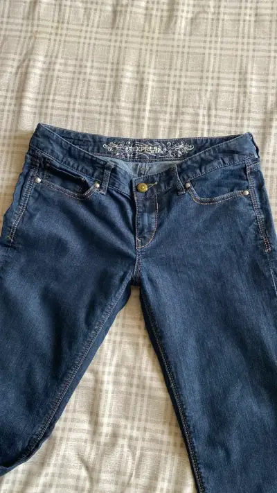 Jeans bootcut azul oscuro Express para mujer - miniatura 2