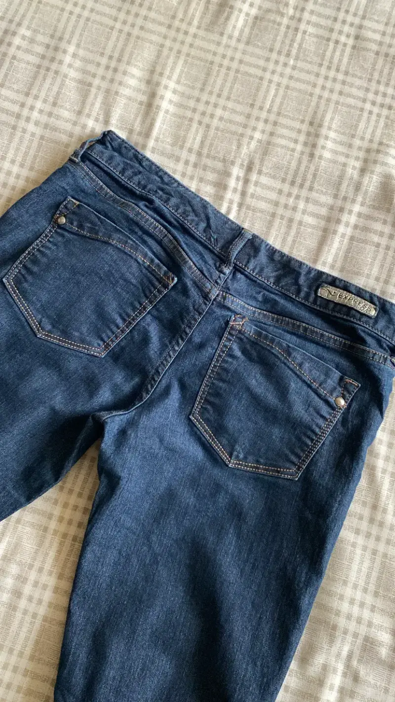 Jeans bootcut azul oscuro Express para mujer - 3