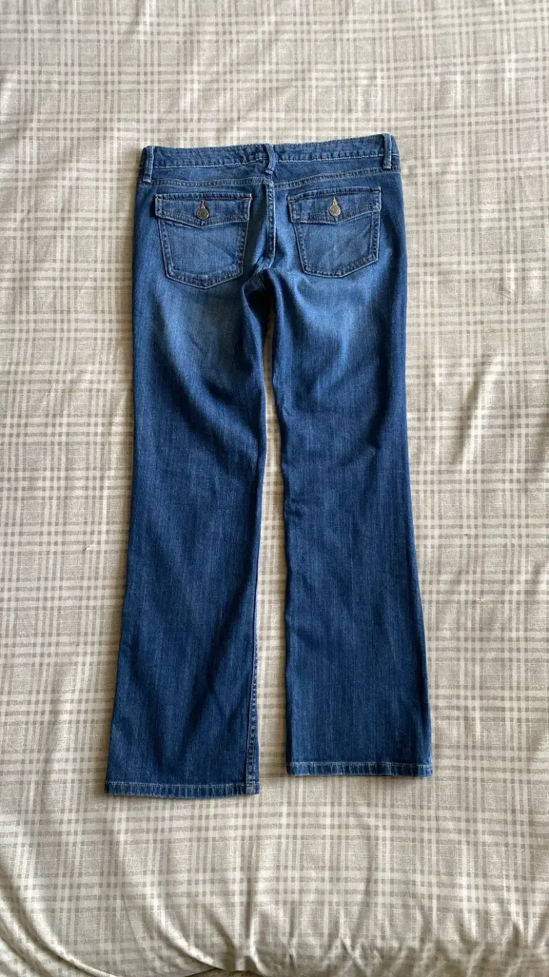 Jeans acampanados azul oscuro para mujer - 2