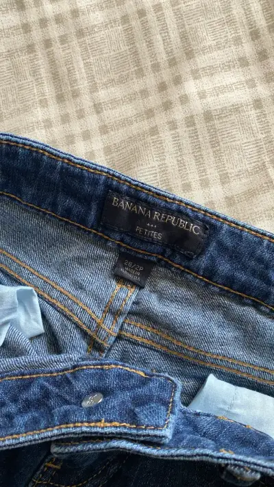 Jeans acampanados azul oscuro para mujer - miniatura 5