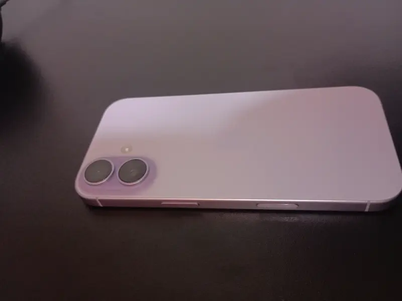 iPhone 17 en color lavanda - 2