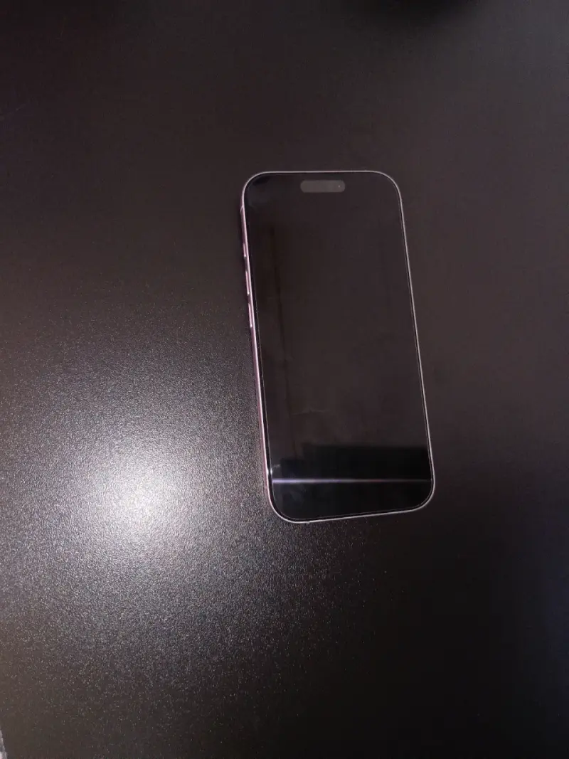 iPhone 17 en color lavanda - 3