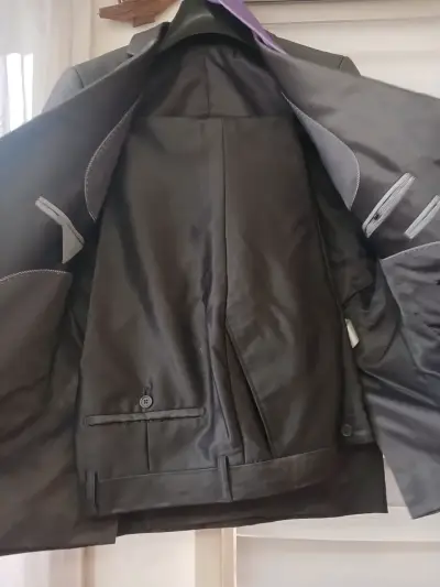 Traje de Hombre Gris con Corbata Morada Baldini - miniatura 3
