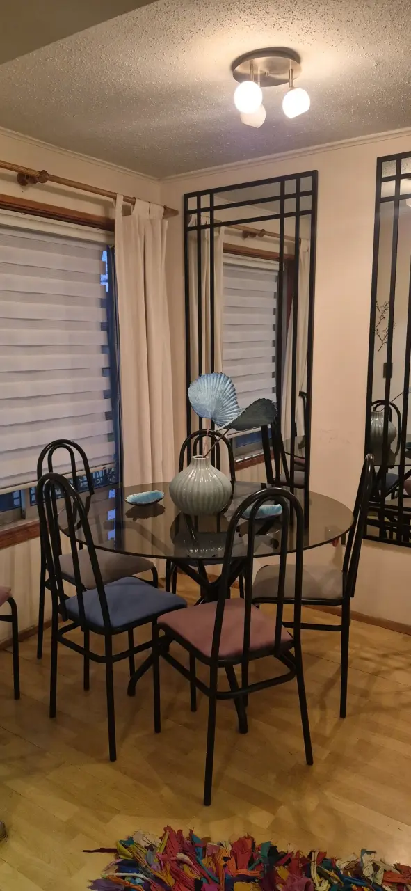 Juego de Comedor de Vidrio con Sillas Metálicas - 1