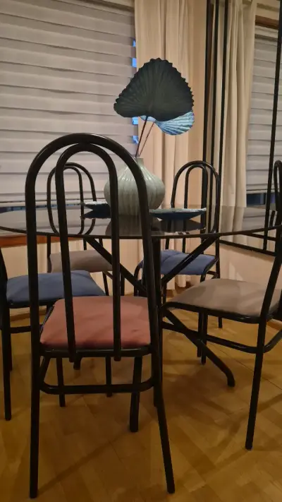 Juego de Comedor de Vidrio con Sillas Metálicas - miniatura 2