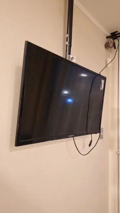 Televisor LED Master-G de 32 pulgadas - miniatura 1