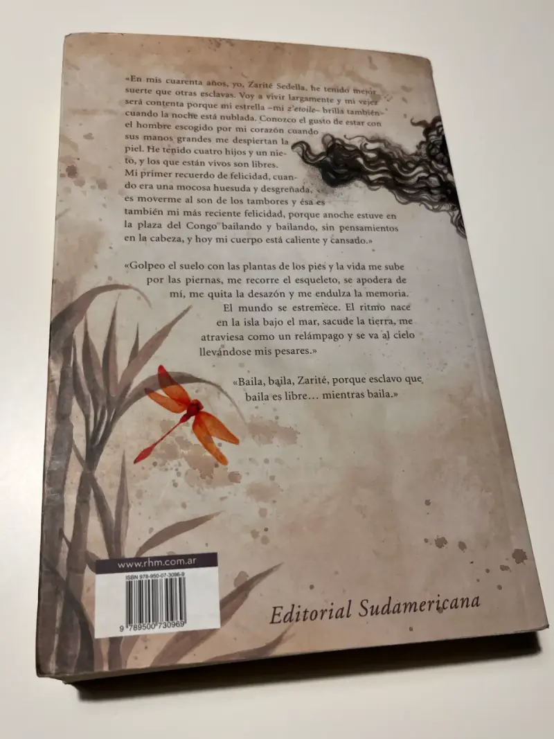 Libro 'La Isla Bajo el Mar' de Isabel Allende - 2