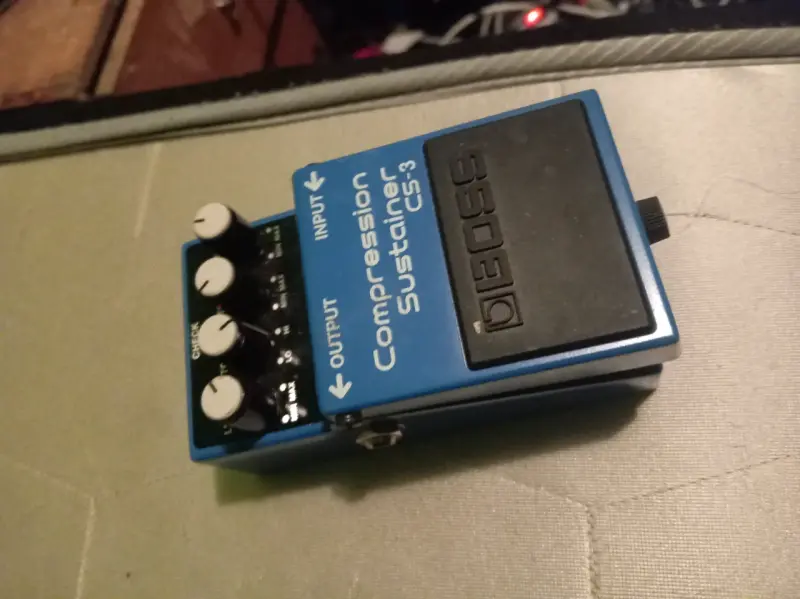 Amplificador Behringer Ultrabass BXL900A con pedal Boss - 2