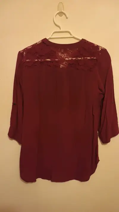 Blusa burdeos con encaje para mujer Newport - miniatura 3