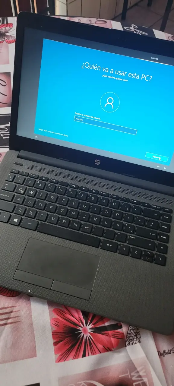 Notebook HP con cargador en buen estado - 2