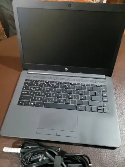 Notebook HP con cargador en buen estado - miniatura 4