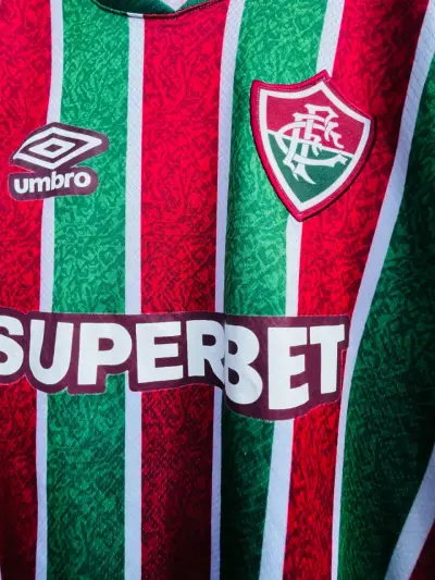 Camiseta de fútbol Fluminense Umbro verde y roja - miniatura 1