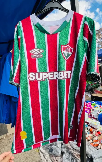 Camiseta de fútbol Fluminense Umbro verde y roja - miniatura 4