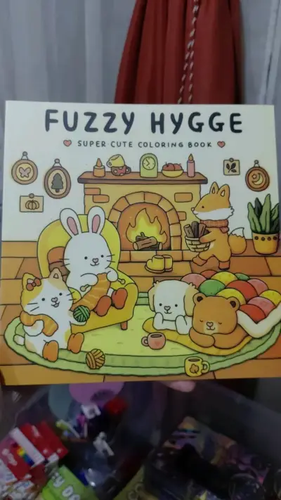 Libro para colorear Fuzzy Hygge infantil - miniatura 1