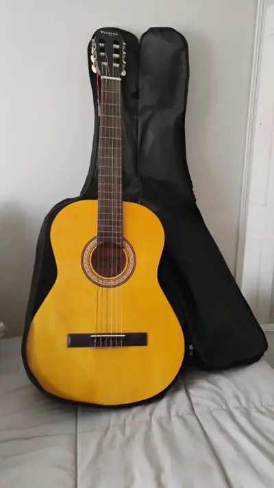 Guitarra clásica Vizcaya con funda - miniatura 1