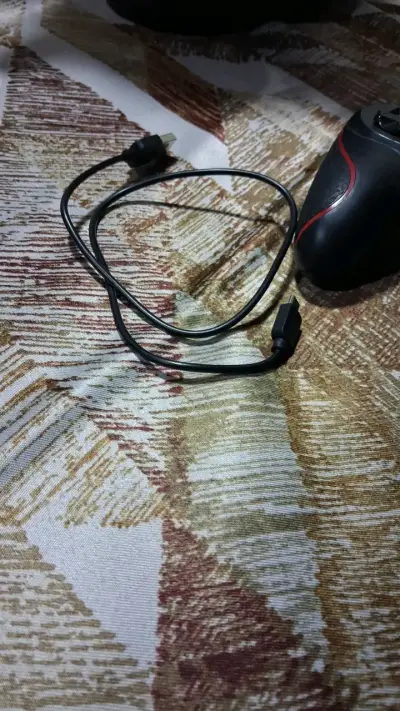 Control inalámbrico para videojuegos con diseño ergonómico - miniatura 3