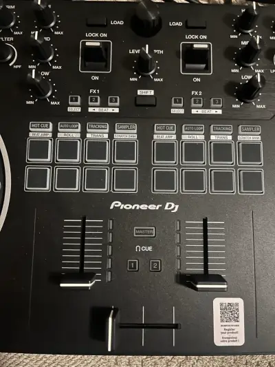 Controlador DJ Pioneer DDJ-REV1 con Serato - miniatura 4