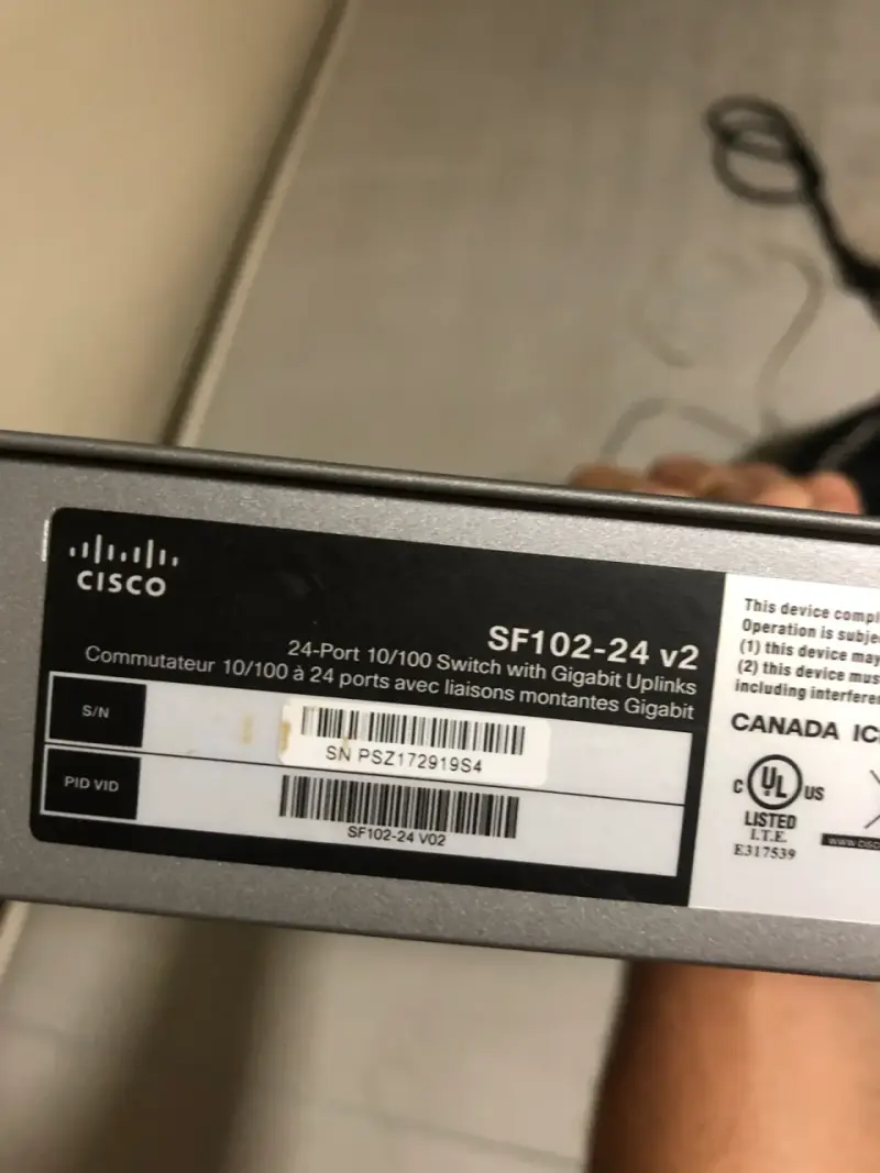 Switch Cisco SF102-24 de 24 Puertos - 3
