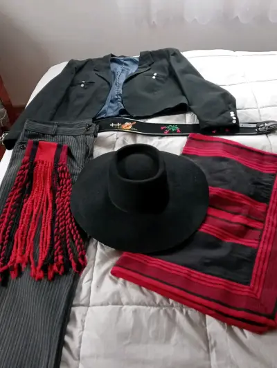 Traje de Huaso Chileno Completo con Sombrero - miniatura 2