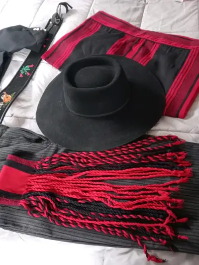 Traje de Huaso Chileno Completo con Sombrero - miniatura 4