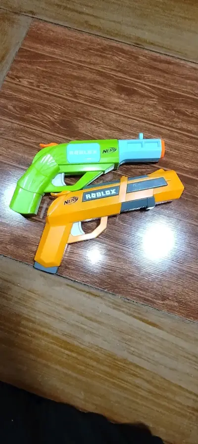 Pistolas de juguete Nerf Roblox coloridas - miniatura 1