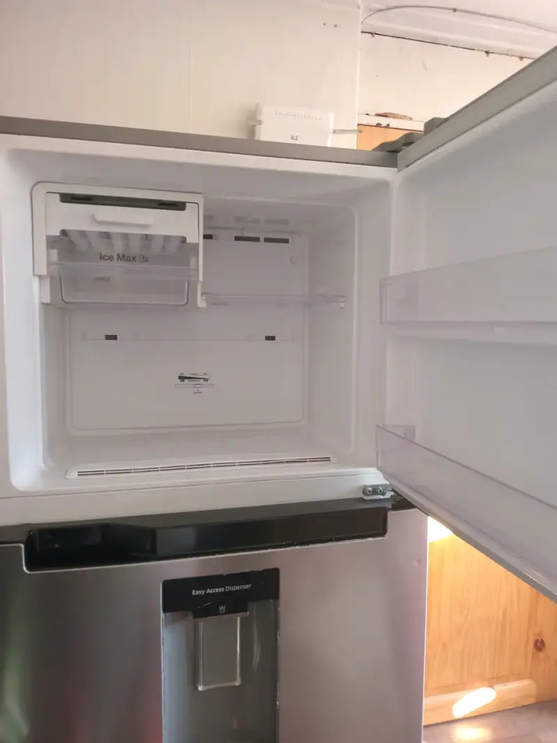 Refrigerador Samsung Inoxidable con Dispensador de Agua - 2