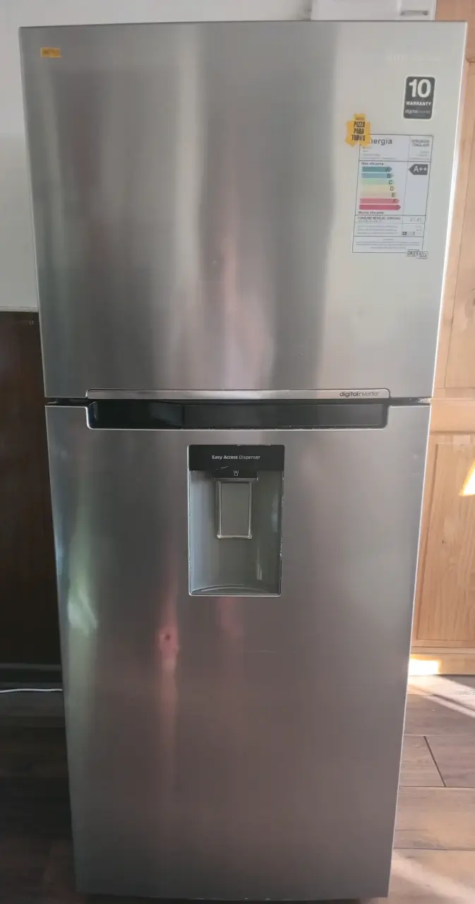Refrigerador Samsung Inoxidable con Dispensador de Agua - 4