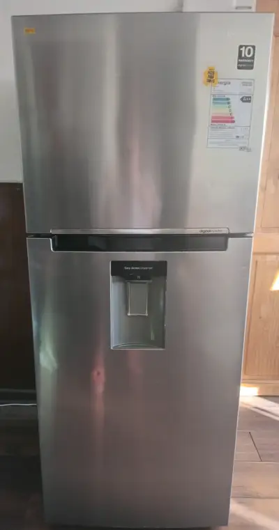 Refrigerador Samsung Inoxidable con Dispensador de Agua - miniatura 4