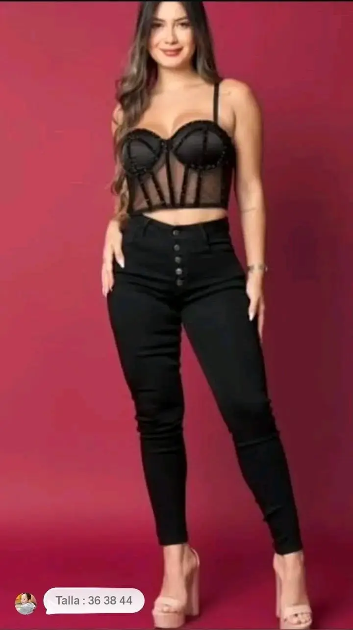 Jeans ajustados para mujer en negro y celeste - 1